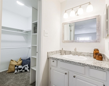 8162 Richmond Avenue - Photo Thumbnail 14