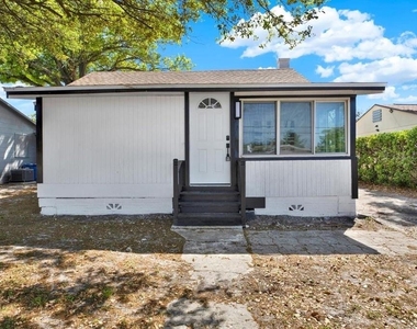 4082 38th Avenue N - Photo Thumbnail 7