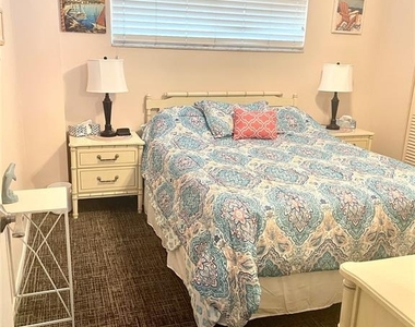 4650 Cove Circle - Photo Thumbnail 27