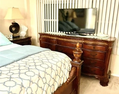 4650 Cove Circle - Photo Thumbnail 18
