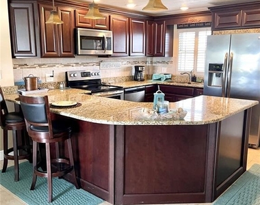 4650 Cove Circle - Photo Thumbnail 3