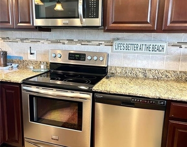 4650 Cove Circle - Photo Thumbnail 6
