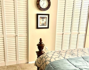 4650 Cove Circle - Photo Thumbnail 20