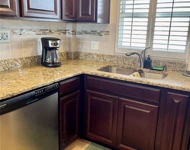4650 Cove Circle - Photo Thumbnail 7