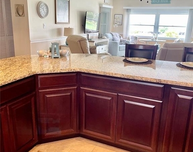 4650 Cove Circle - Photo Thumbnail 8