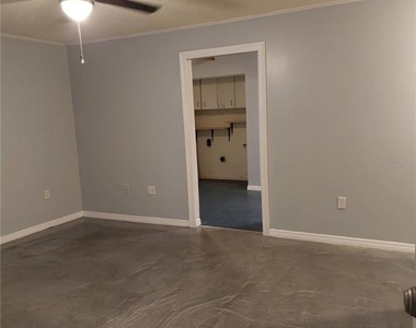 305 W Hancock Street - Photo Thumbnail 9