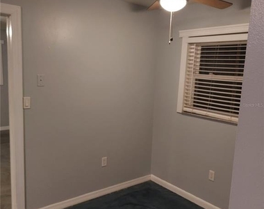 305 W Hancock Street - Photo Thumbnail 6