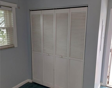 305 W Hancock Street - Photo Thumbnail 16