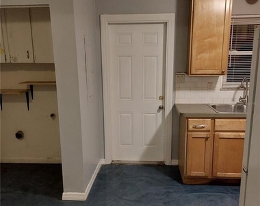 305 W Hancock Street - Photo Thumbnail 11