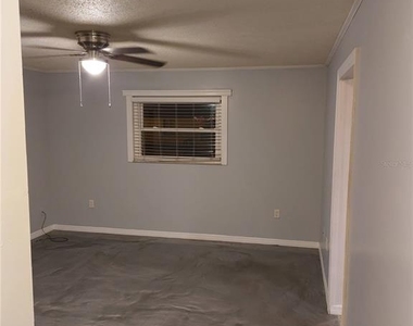 305 W Hancock Street - Photo Thumbnail 7