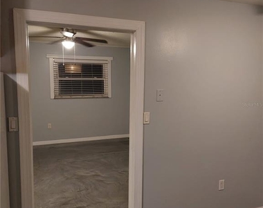 305 W Hancock Street - Photo Thumbnail 10
