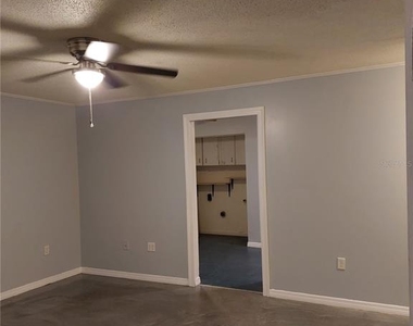 305 W Hancock Street - Photo Thumbnail 5