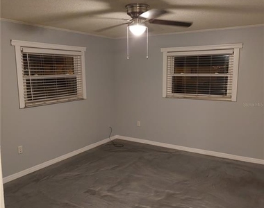 305 W Hancock Street - Photo Thumbnail 4