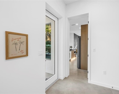 2305 Temple Street - Photo Thumbnail 28
