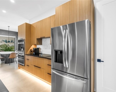 2305 Temple Street - Photo Thumbnail 13