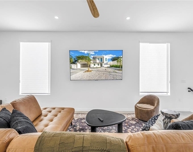 2305 Temple Street - Photo Thumbnail 38