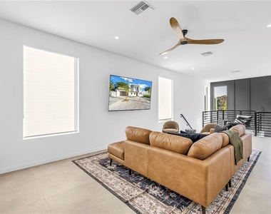 2305 Temple Street - Photo Thumbnail 39