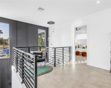 2305 Temple Street - Photo Thumbnail 34