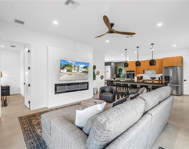 2305 Temple Street - Photo Thumbnail 19