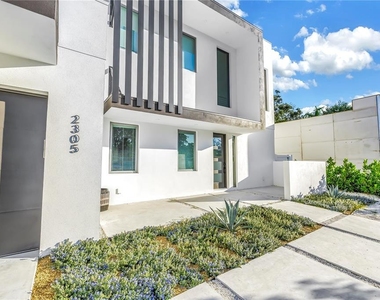 2305 Temple Street - Photo Thumbnail 2