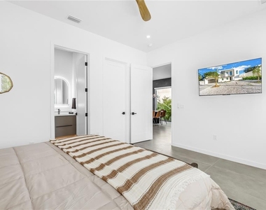 2305 Temple Street - Photo Thumbnail 31