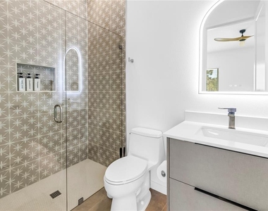 2305 Temple Street - Photo Thumbnail 32