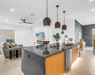 2305 Temple Street - Photo Thumbnail 12