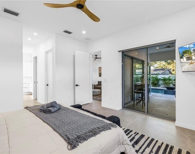 2305 Temple Street - Photo Thumbnail 21