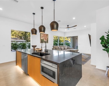 2305 Temple Street - Photo Thumbnail 11