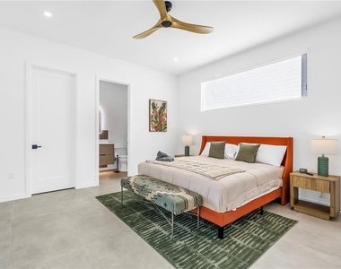 2305 Temple Street - Photo Thumbnail 48