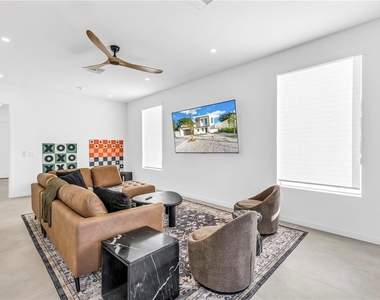 2305 Temple Street - Photo Thumbnail 36