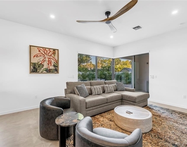 2305 Temple Street - Photo Thumbnail 17