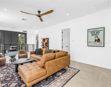 2305 Temple Street - Photo Thumbnail 41
