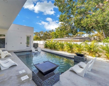 2305 Temple Street - Photo Thumbnail 61