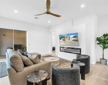 2305 Temple Street - Photo Thumbnail 15