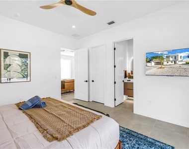 2305 Temple Street - Photo Thumbnail 43