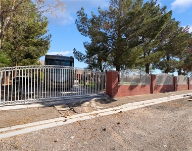 724 N Fogg Street - Photo Thumbnail 1