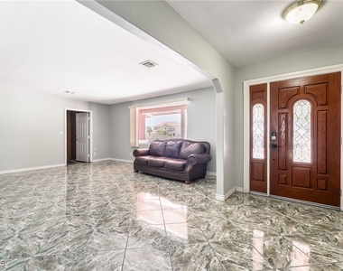 724 N Fogg Street - Photo Thumbnail 9