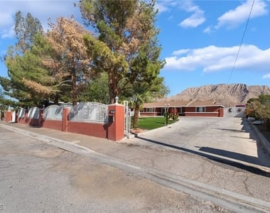 724 N Fogg Street - Photo Thumbnail 2