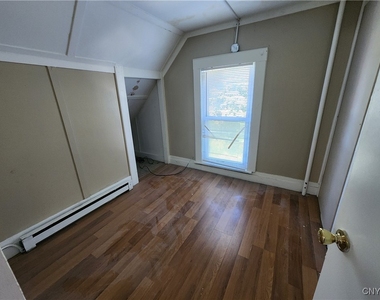 927 State Street - Photo Thumbnail 5