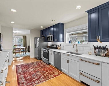 1503 Comstock Street - Photo Thumbnail 6
