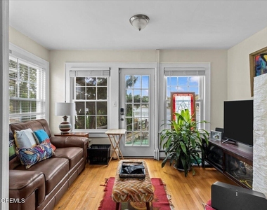1503 Comstock Street - Photo Thumbnail 14