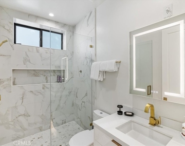 1515 Tahiti Avenue - Photo Thumbnail 4