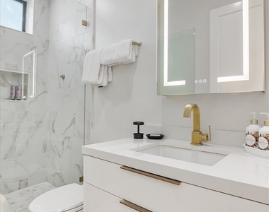 1515 Tahiti Avenue - Photo Thumbnail 5