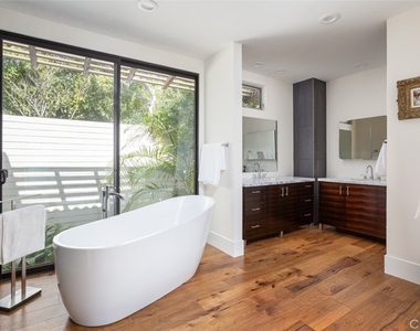 1401 Emerald Bay - Photo Thumbnail 14