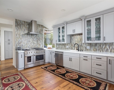 1401 Emerald Bay - Photo Thumbnail 9