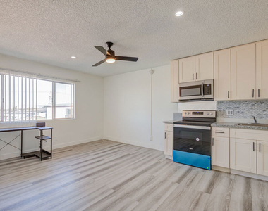 305 E Plymouth - Photo Thumbnail 4