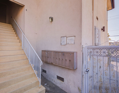 305 E Plymouth - Photo Thumbnail 3