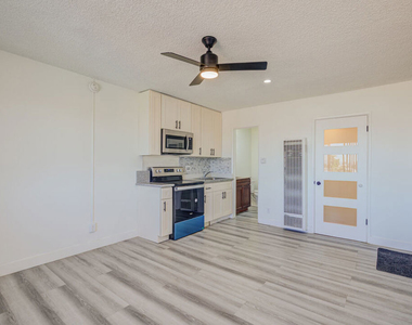 305 E Plymouth - Photo Thumbnail 6