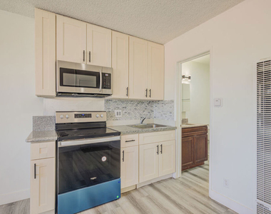 305 E Plymouth - Photo Thumbnail 7